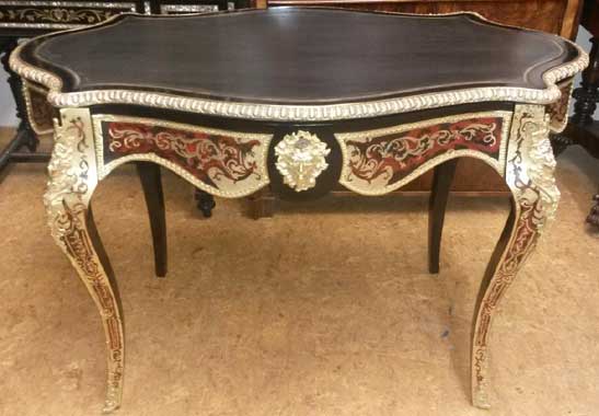 Schreibtisch aus 1880 restauriert