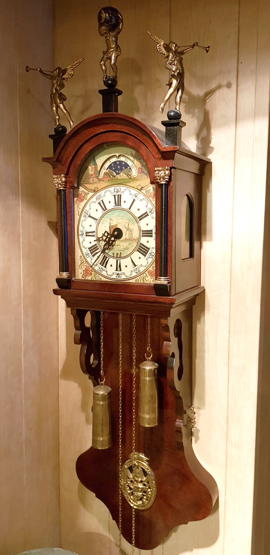 Pendelwanduhr