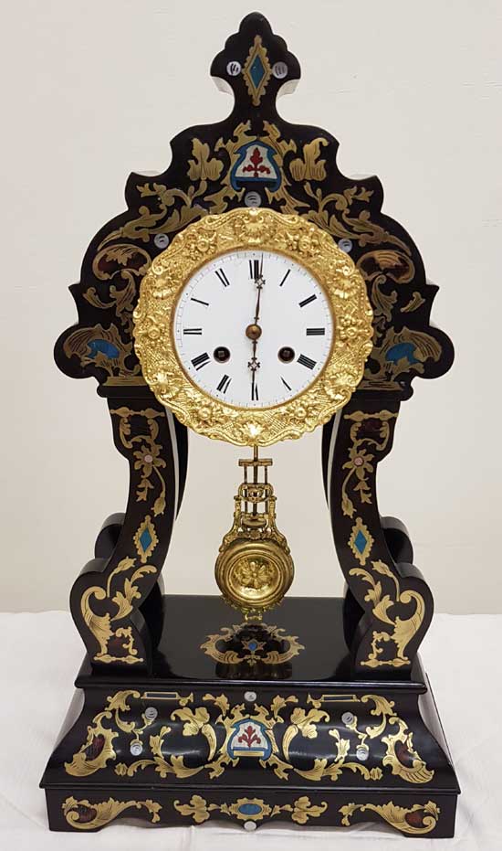 Reich intarsierte Boulle Uhr